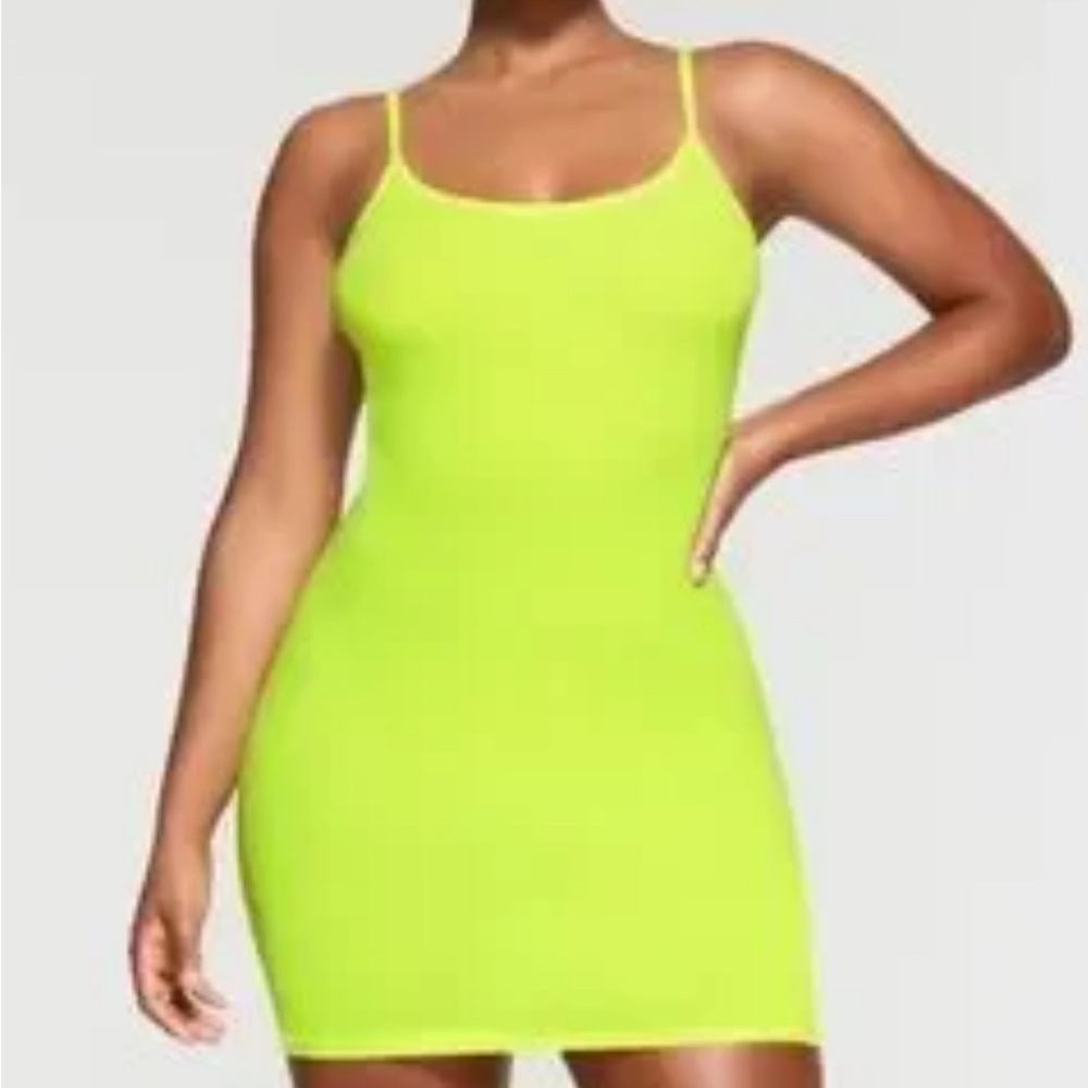 Heart hips Vibrant Neon Green Bodycon Dress, size large